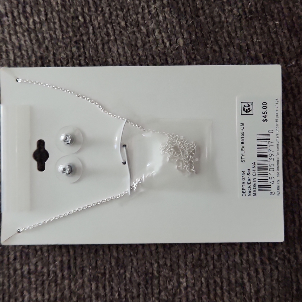 Unwritten "C" initial Necklace - Picture 4 of 4
